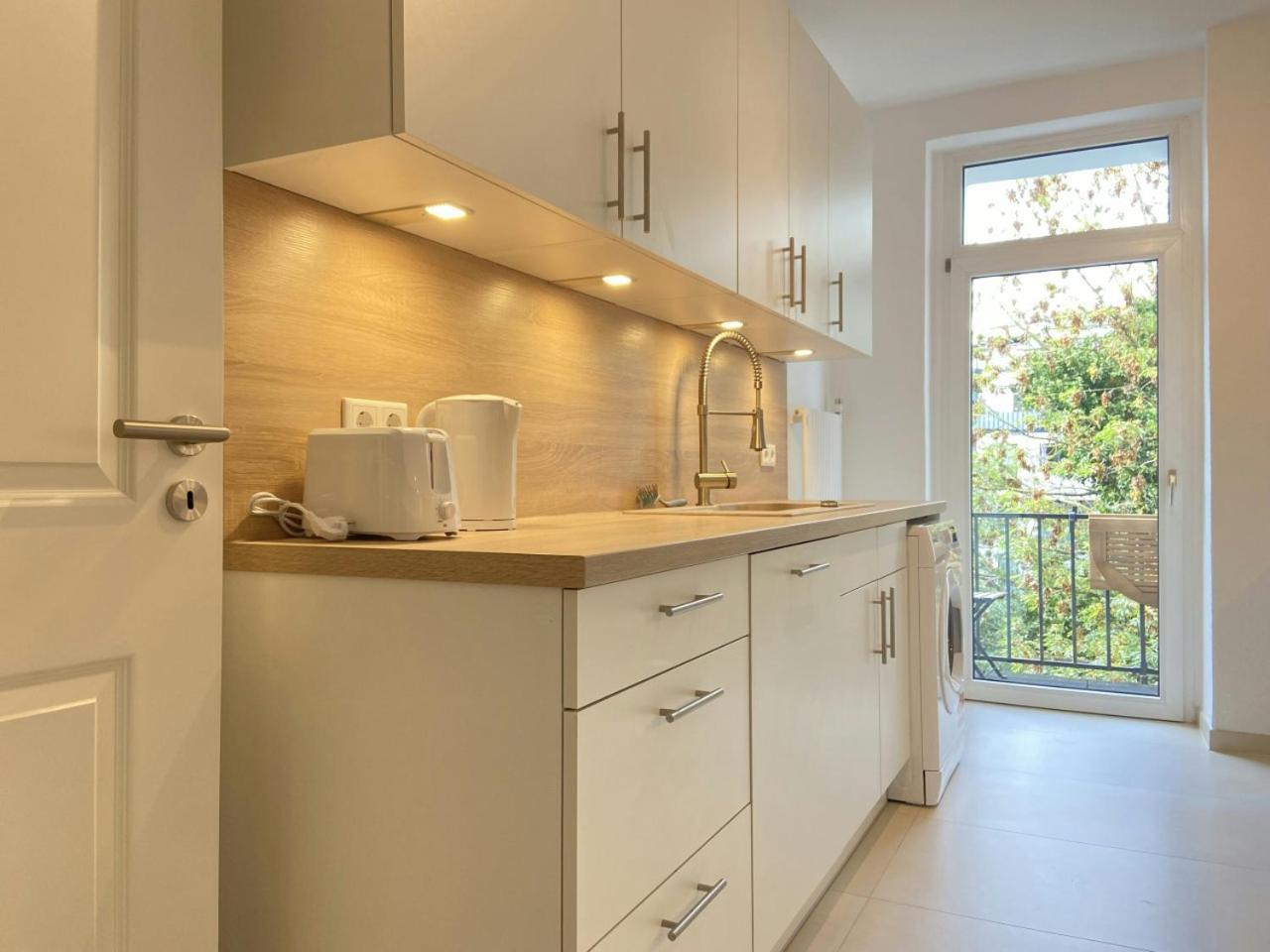 And Spacious For 4 Apartment Hamburg
